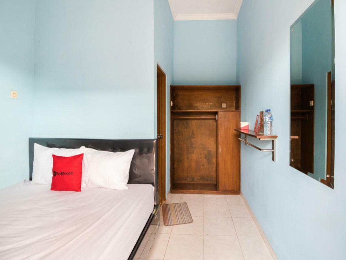 Guest house Reddoorz @ Nologaten Ambarukmo 2*